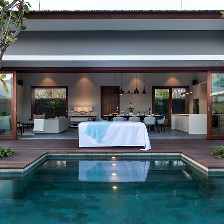 Amarin Seminyak Villa Esterno foto